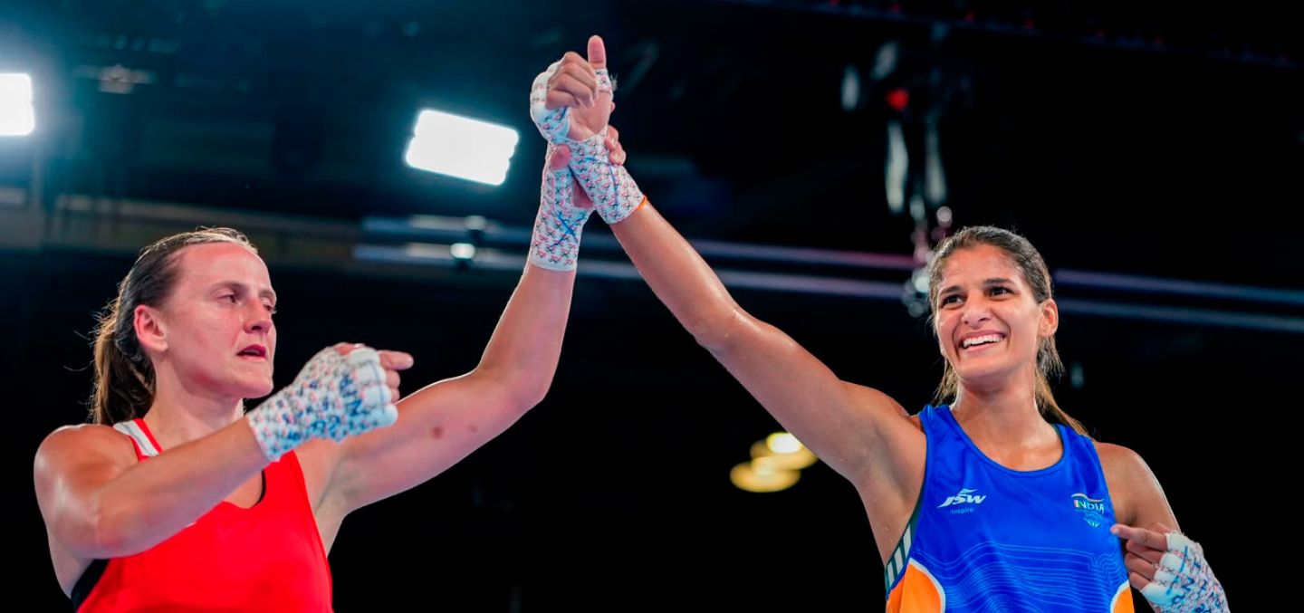 Indian boxer Jaismine Lamboria with Michaela Walsh of Northern Ireland.